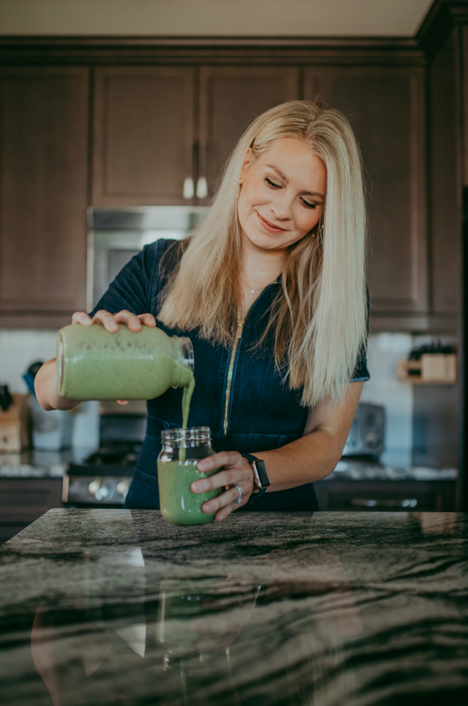 Nutrition blog, Gut Healthy Dietitian pouring everyday green smoothie