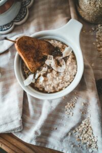 Is oatmeal good for IBS; bowl of oatmeal